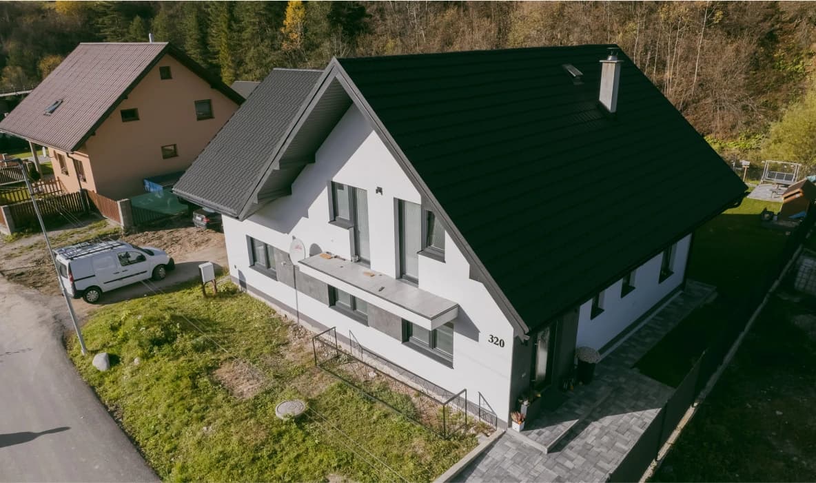 Oplechovanie strechy: kde všade sa robí a prečo tam strecha najčastejšie zlyhá. Súvisiaci článok Zakryto, klampiarstvo.