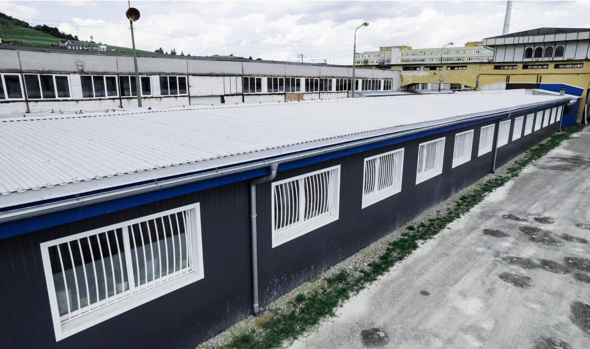 Výrobný sklad v Nižnej, trapéz Aluzinok T18. Trapézový plech v meste Nižná (okres Tvrdošín), realizácia Zakryto Orava.